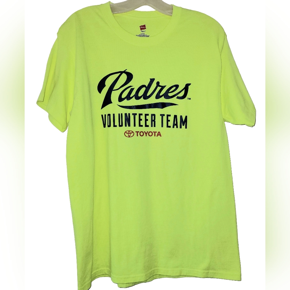 San Diego Padres Neon Yellow 2015 Volunteer T-shirt Collectable  Size Large